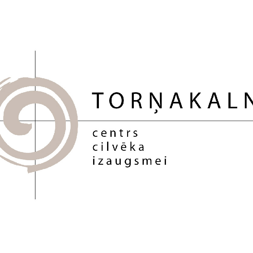 SIA"Torņakalns" logotips ar stilizētu apļa simbolu un tekstu"centrs cilvēka izaugsmei" uz balta fona